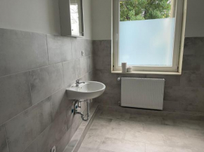 5 Betten - 2 Zimmer - Küche - Diele - Bad - A13